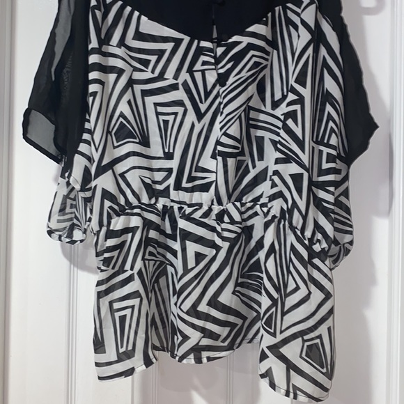 Black and White Pattern Blouse - LARGE - Picture 5 of 6